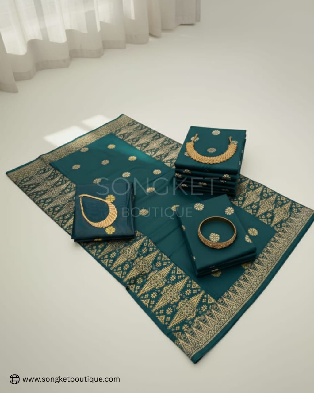 Songket Tenun Premium – Emerald Green Motif Bunga Tabur Gold (4.25m)