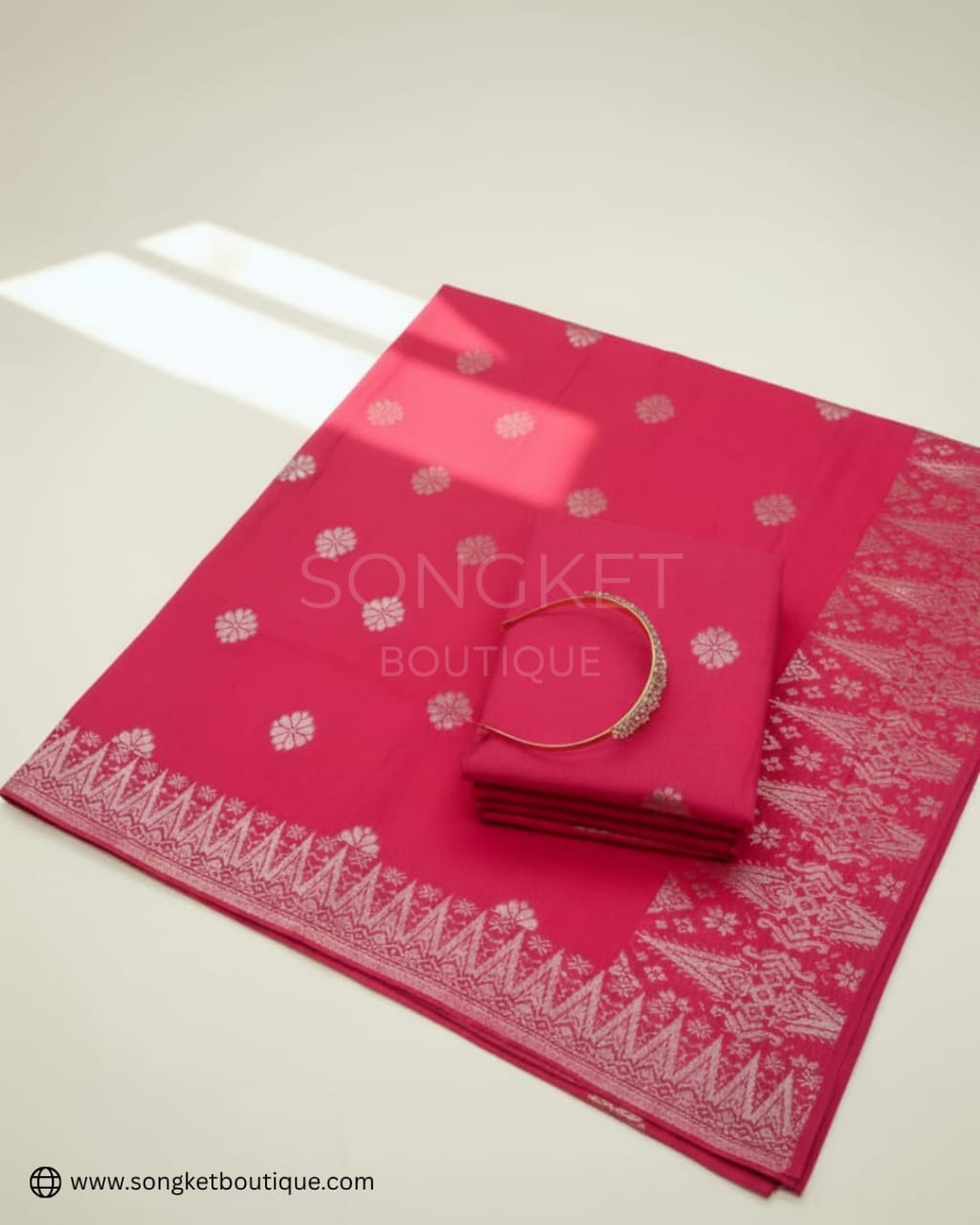Songket Tenun Premium – Pink Fuchsia Silver (4.25m) Motif Bunga Tabur Eksklusif