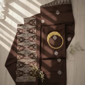Songket Tenun Premium – Chocolate Brown Silver (4.25m) Motif Bunga Tabur Eksklusif